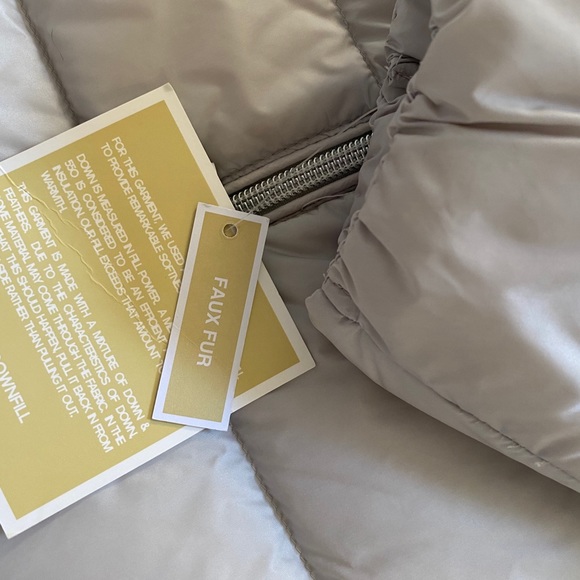 Michael Kors Faux Fur Trim Quilted Nylon Belted Puffer Coat in Large - Picture 6 of 15